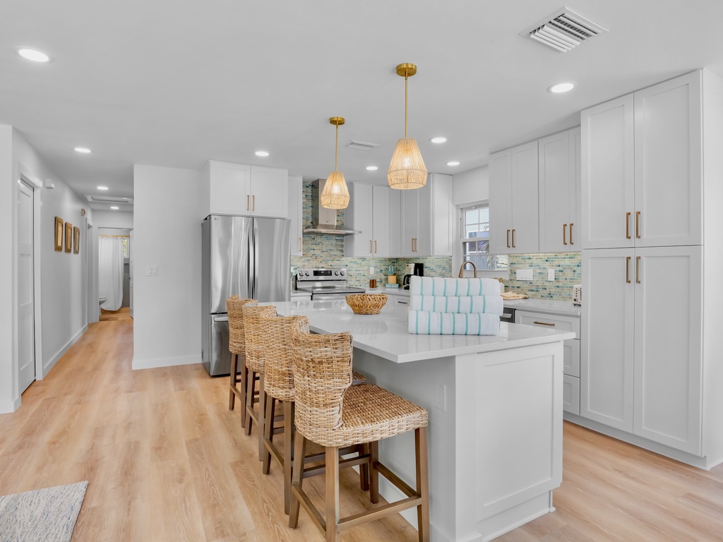 Spacious kitchen with appliances