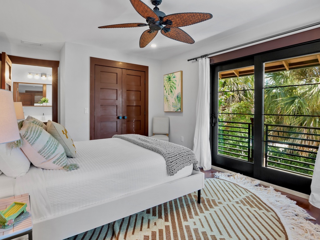 Third Bedroom, Queen bed