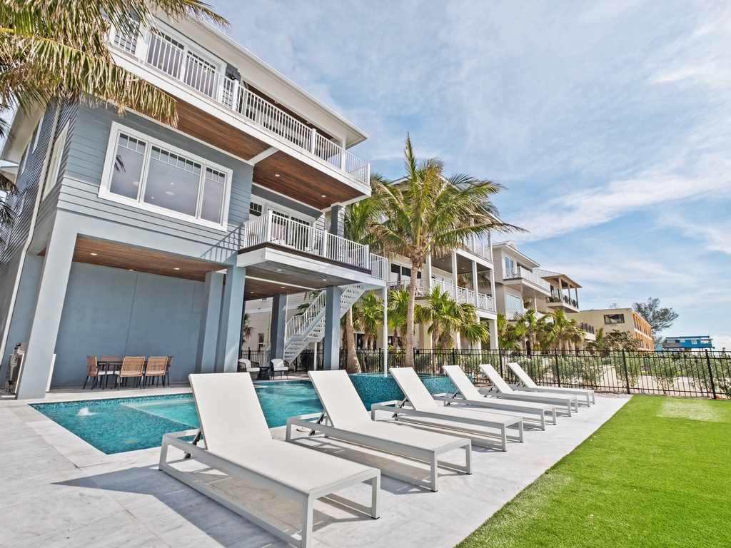 Poolside Lounge Area