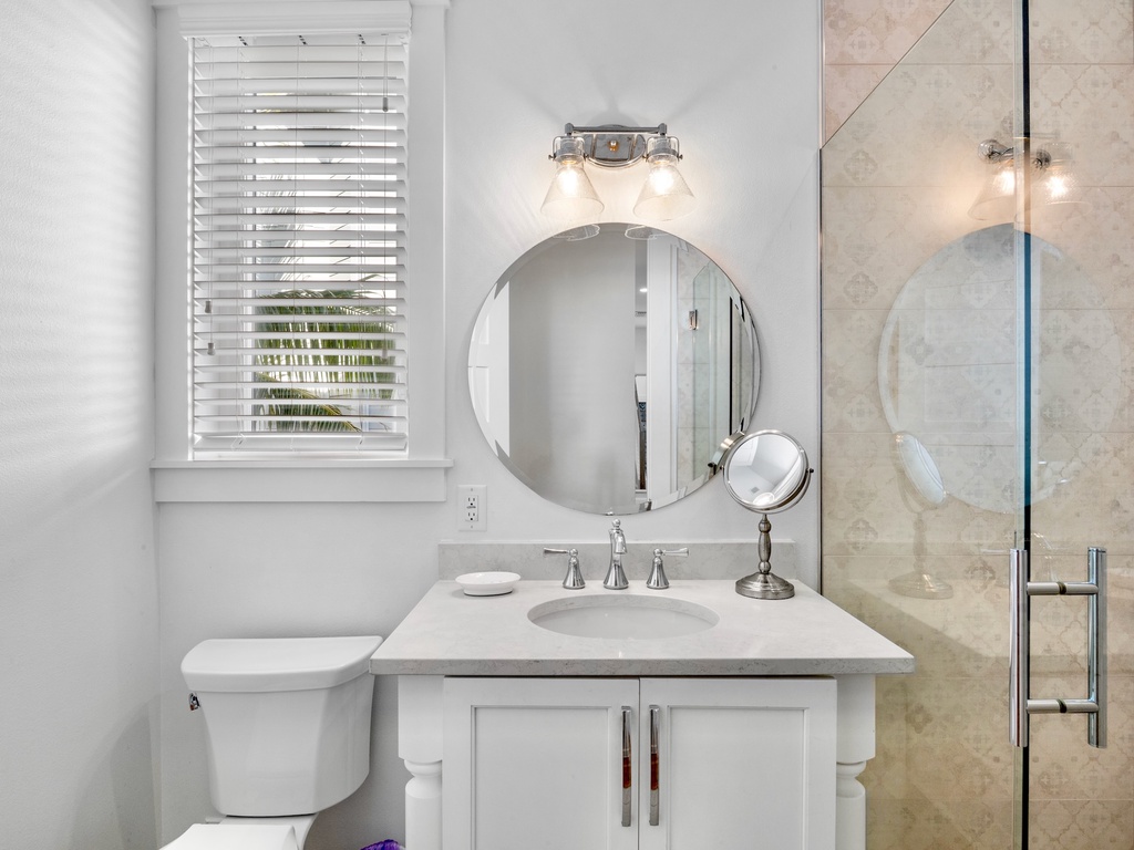 Hall Ensuite Bathroom