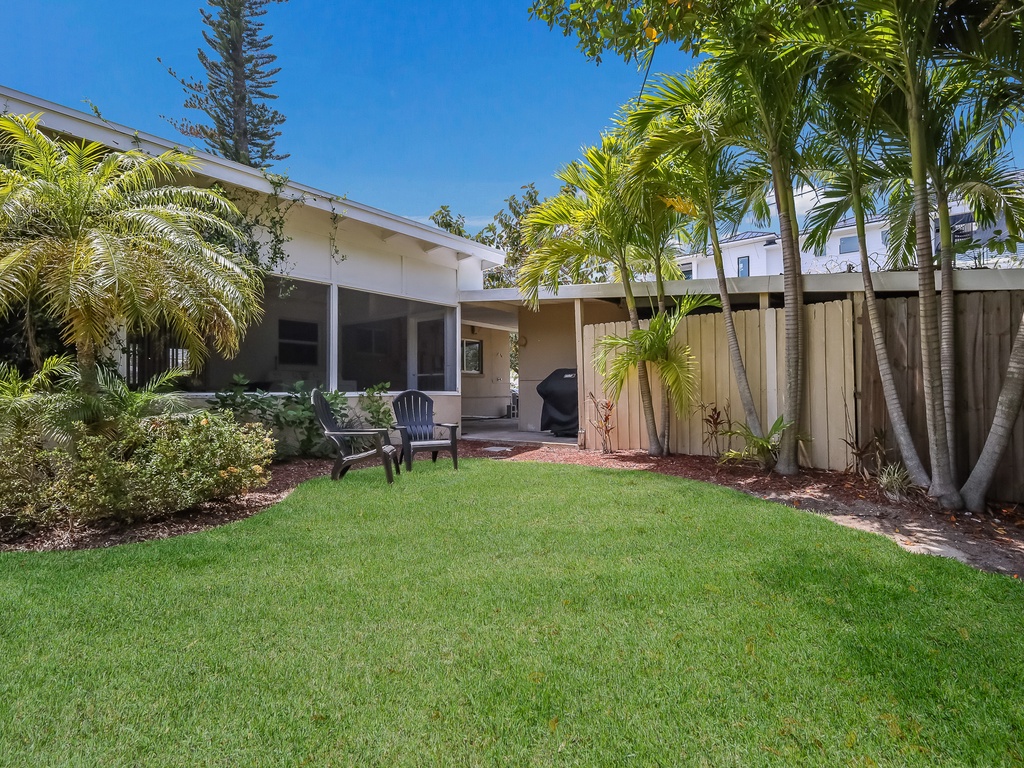 Private outdoor yard