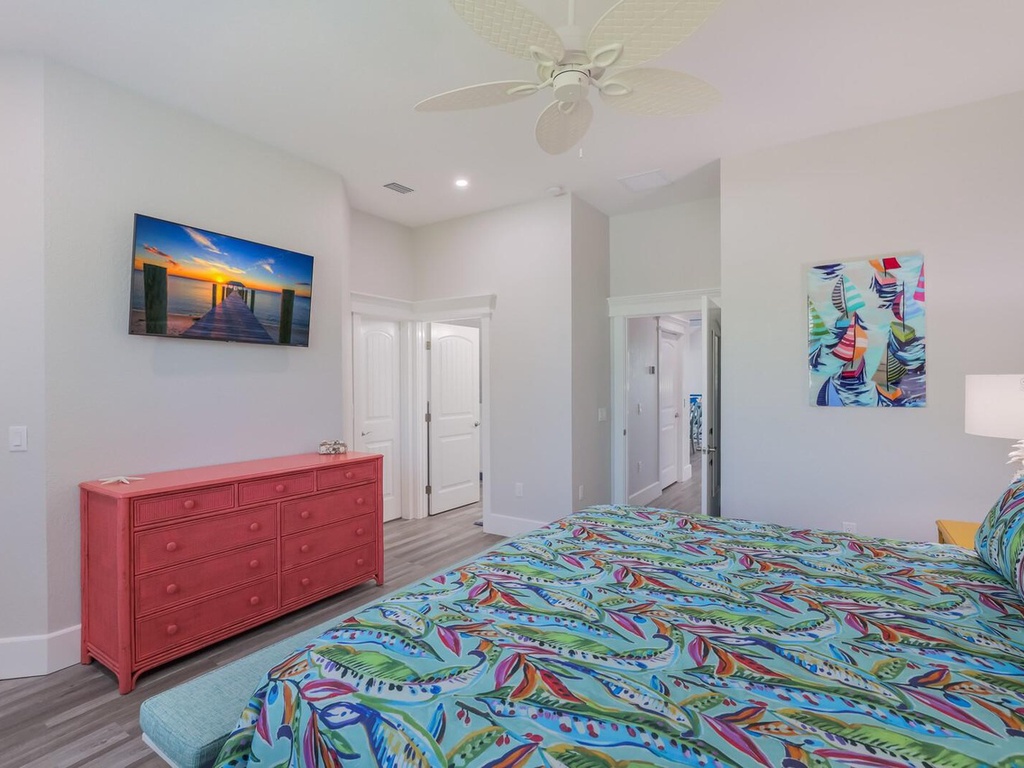 Primary Bedroom, King bed