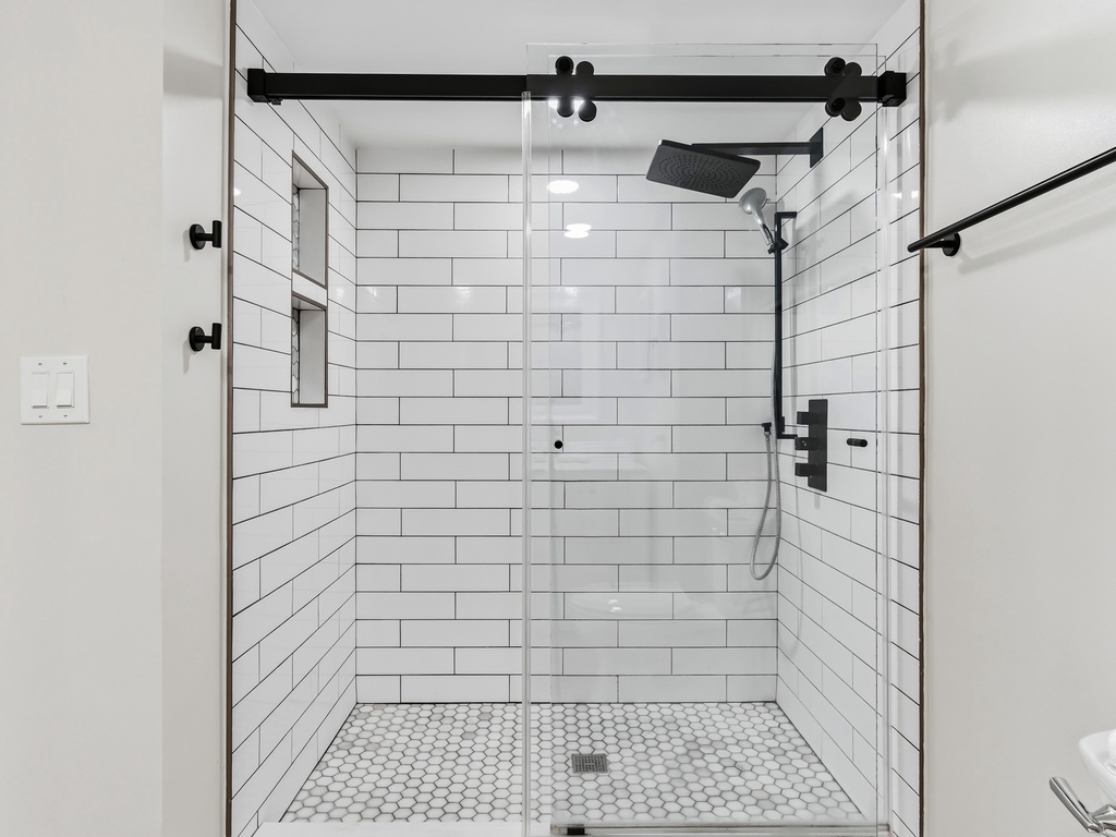 JC Resorts Hamilton House 302 Bathroom 1 Indian Rocks Beach-2(2048 Pixels)27