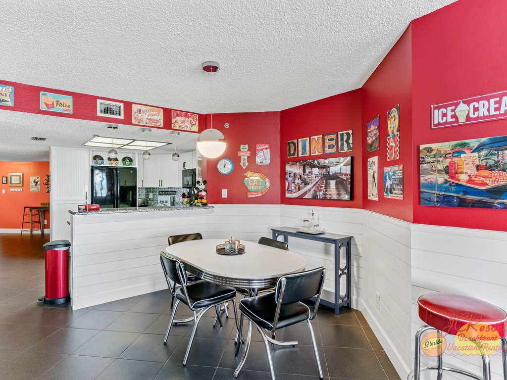 Beach Palms 409 dining room