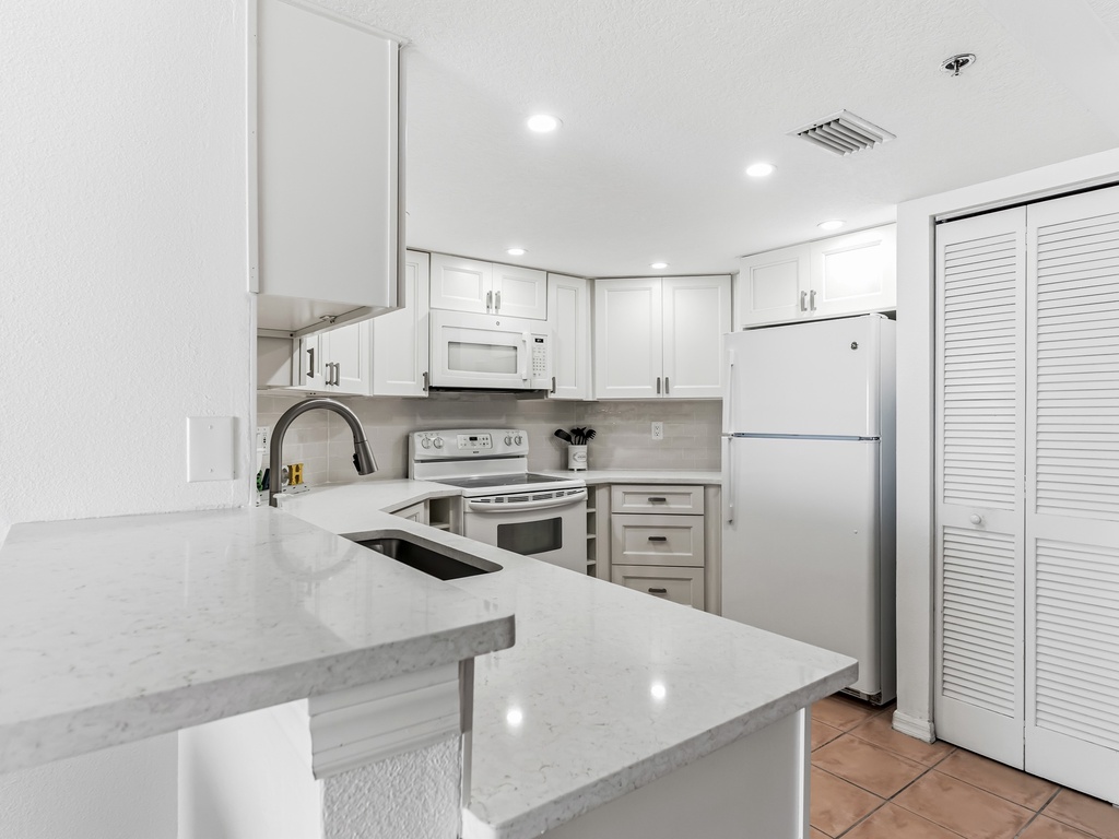 JC Resorts Beach Palms 408 Kitchen Indian Shores-3(2048 Pixels)15