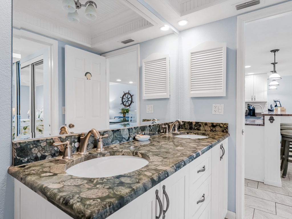 JC Resorts Sand Dollar 407 Bathroom 1 Indian Shores-2(2048 Pixels)27