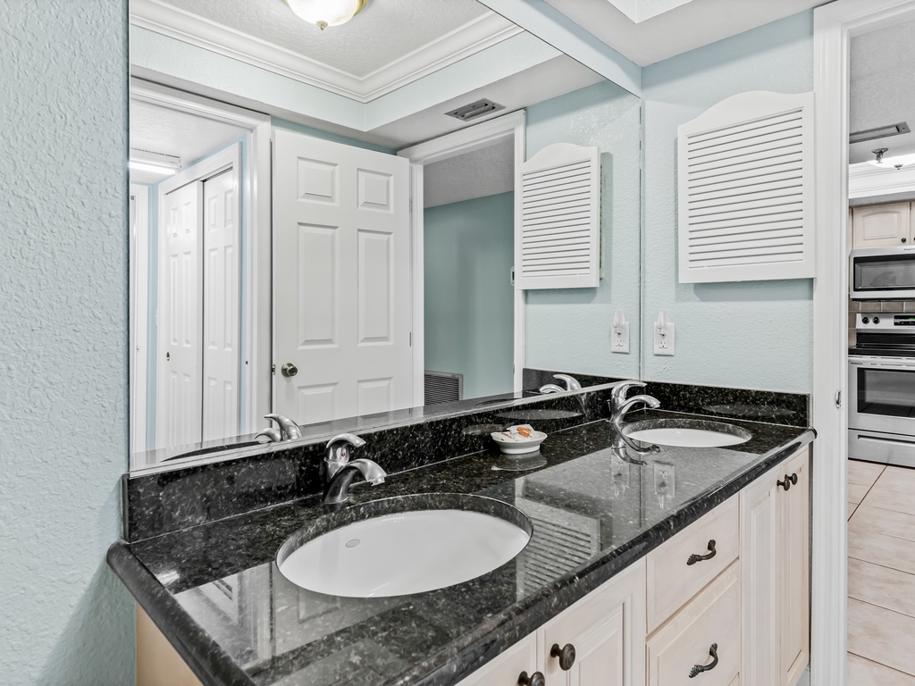 JC Resorts Sand Dollar 403 Bathroom 2 Indian Shores-2(2048 Pixels)32