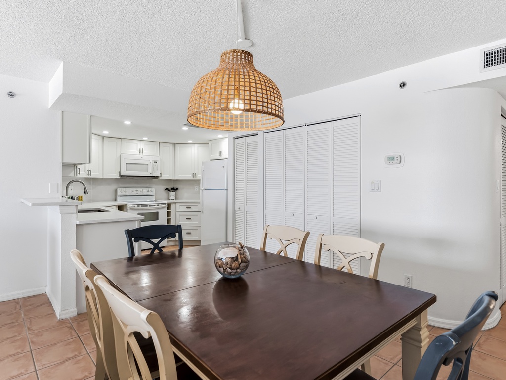 JC Resorts Beach Palms 408 Dining Room Indian Shores-2(2048 Pixels)13