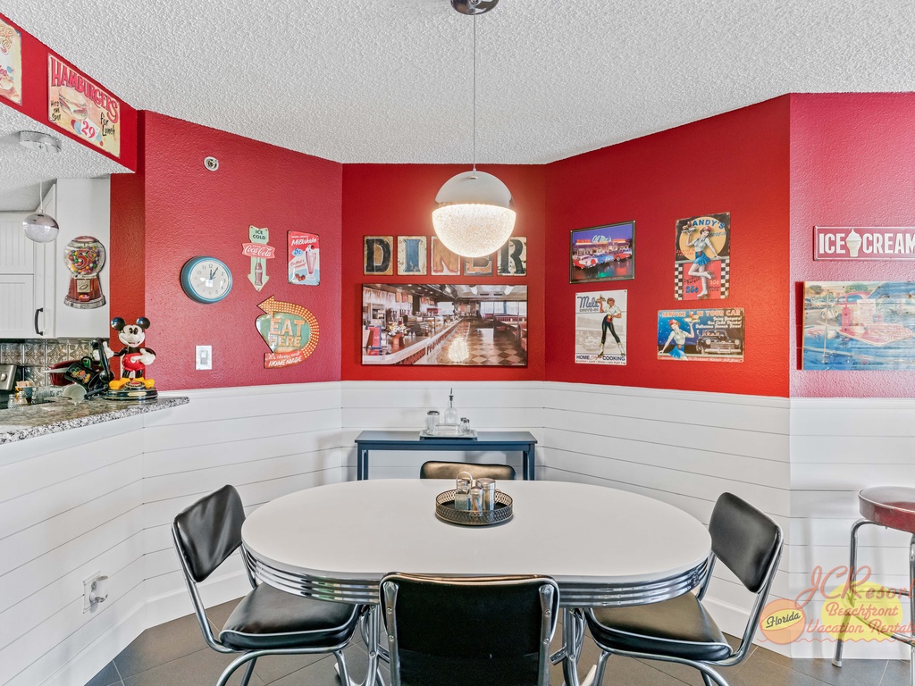 Beach Palms 409 dining room