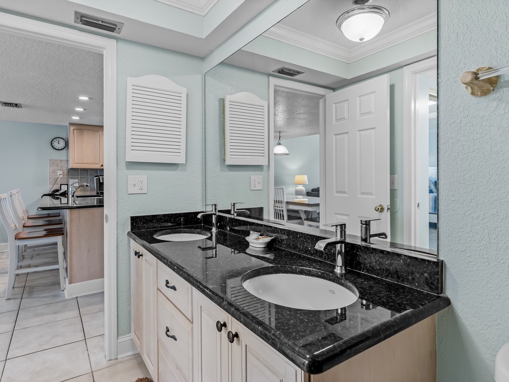 JC Resorts Sand Dollar 403 Bathroom 1 Indian Shores-2(2048 Pixels)25