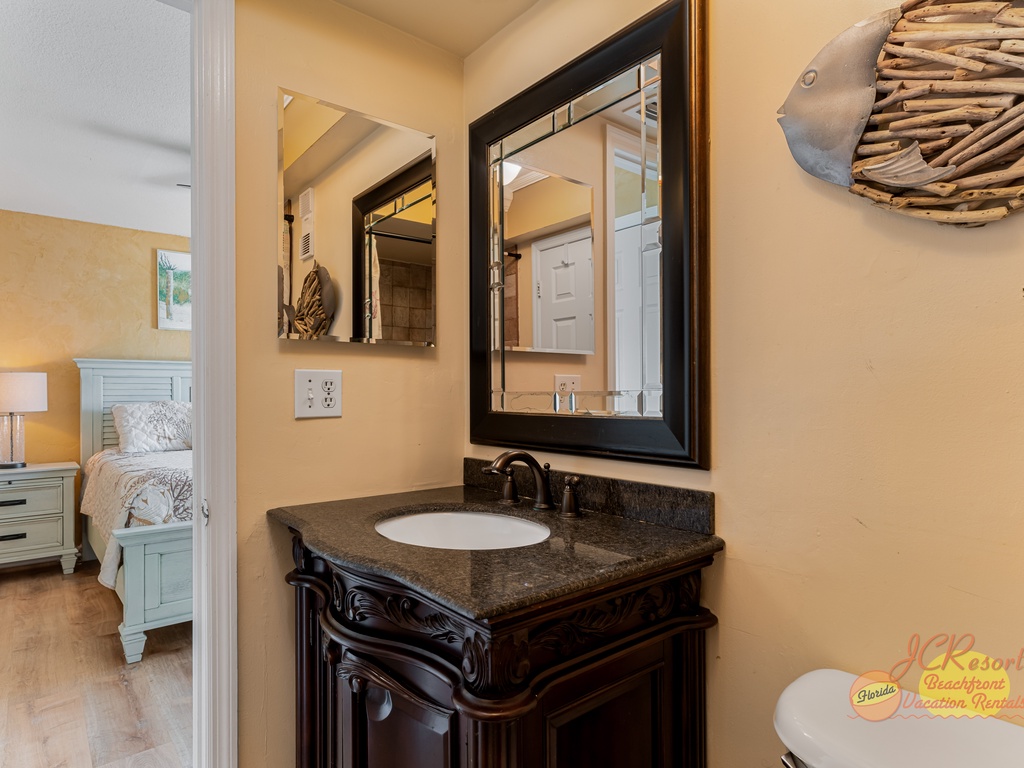 Sea Oats 501 Guest bathroom