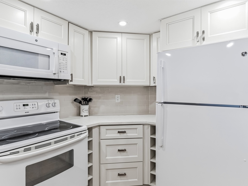 JC Resorts Beach Palms 408 Kitchen Indian Shores-4(2048 Pixels)17