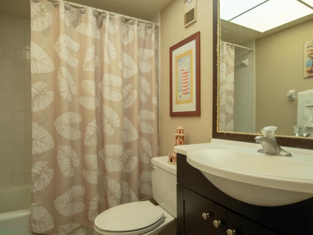 16 JCResortsRamSea106GuestBathroom1NRedingtonBeach-16