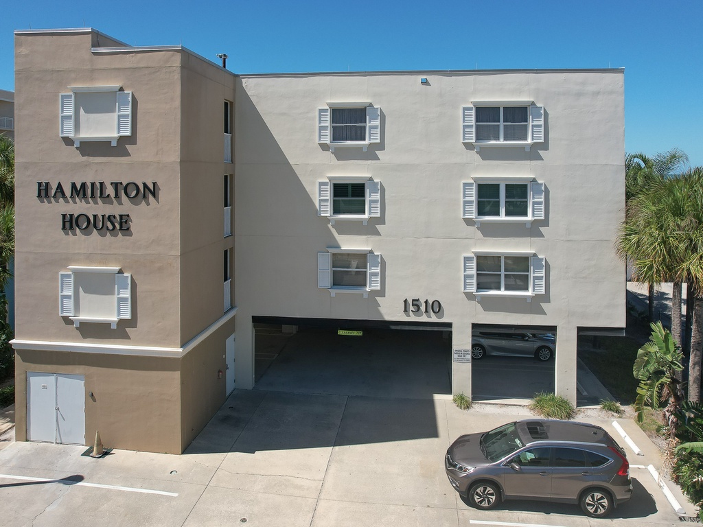 Hamilton House at 1510 offers modern comfort with convenient parking and tropical surroundings in a prime location.