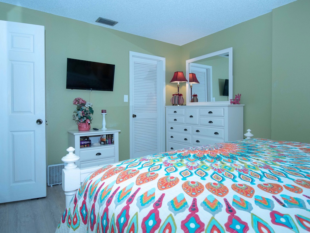 11 JCResortsRamSea106MasterBedroom3NRedingtonBeach-13