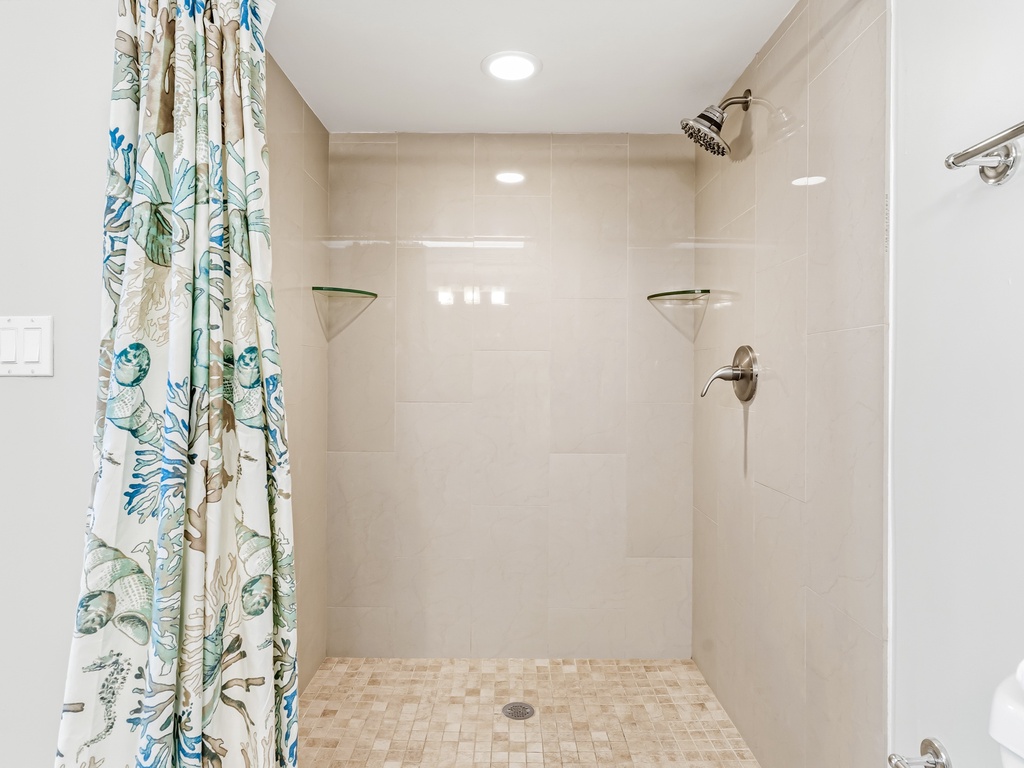 JC Resorts Hamilton House Bathroom 1 Indian Rocks Beach-2(2048 Pixels)26