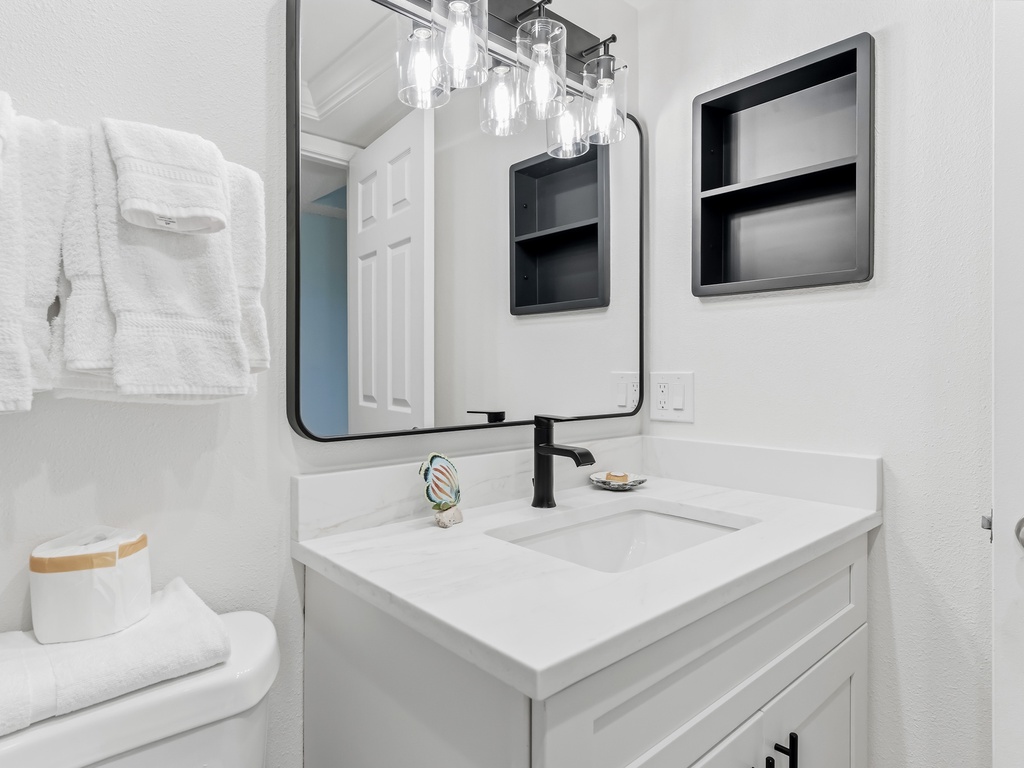 JC Resorts Sand Dollar 511 Bathroom 1 Indian Shores-2(2048 Pixels)26