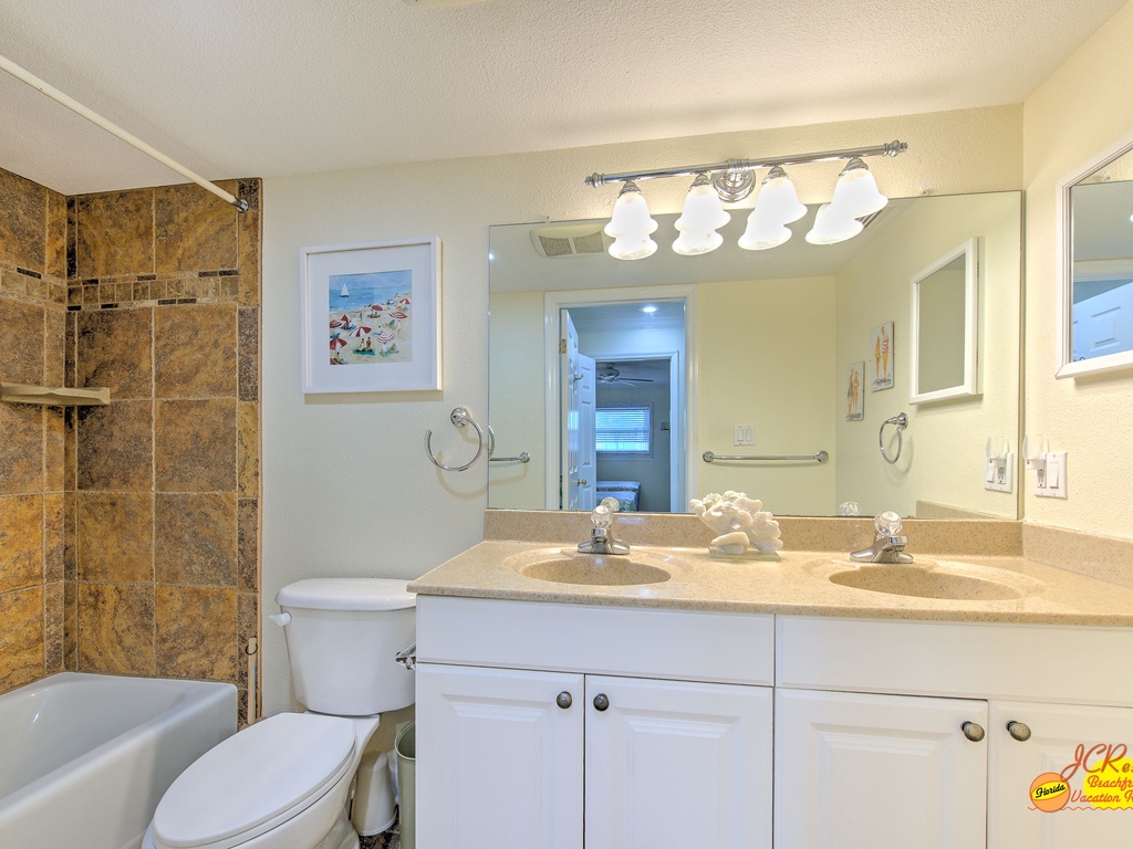 JC Resorts Redington Shores Sea Oats 106 Guest bathroom 1