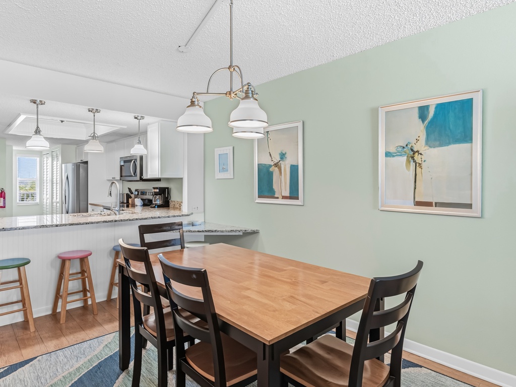 JC Resorts Hamilton House 302 Dining Room Indian Rocks Beach-1(2048 Pixels)12