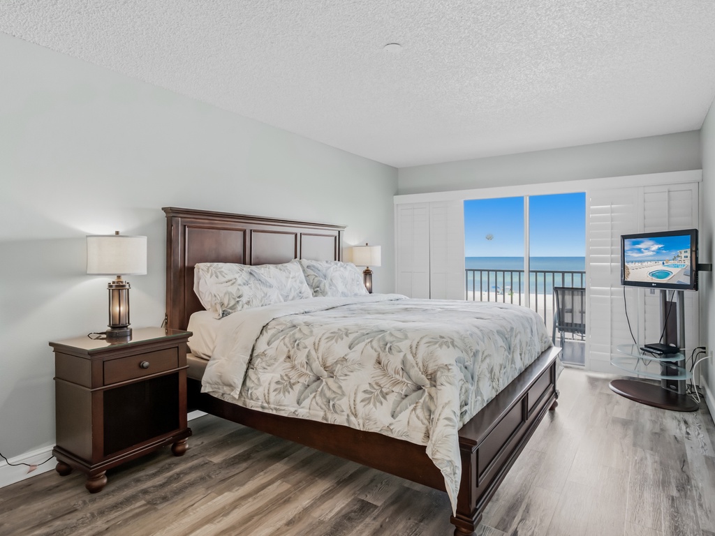 JC Resorts Sand Dollar 203 Bedroom 1 Indian Shores-1(2048 Pixels)25