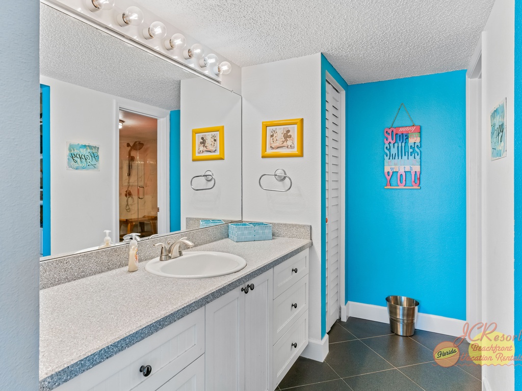 Beach Palms 409 Main bathroom