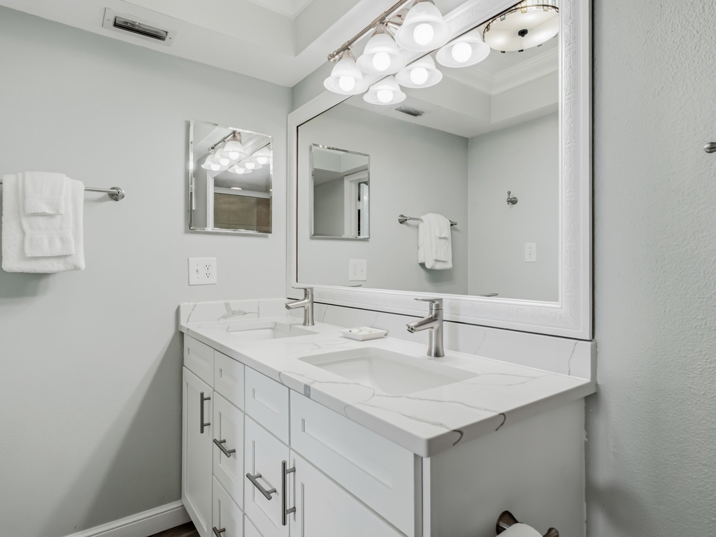 JC Resorts Sand Dollar 203 Bathroom 1 Indian Shores-2(2048 Pixels)37