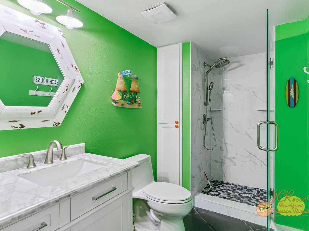 Beach Palms 409 Guest bathroom