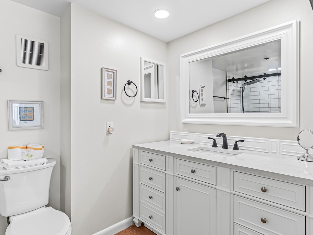 JC Resorts Hamilton House 302 Bathroom 1 Indian Rocks Beach-1(2048 Pixels)26