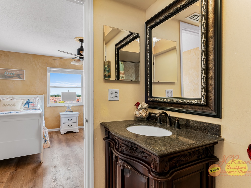 Sea Oats 501 Main bathroom