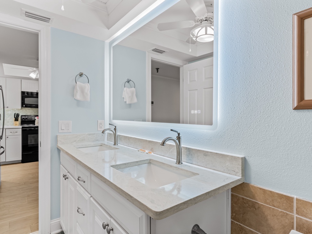JC Resorts Sand Dollar 510 Bathroom 2 Indian Shores-2(2048 Pixels)37