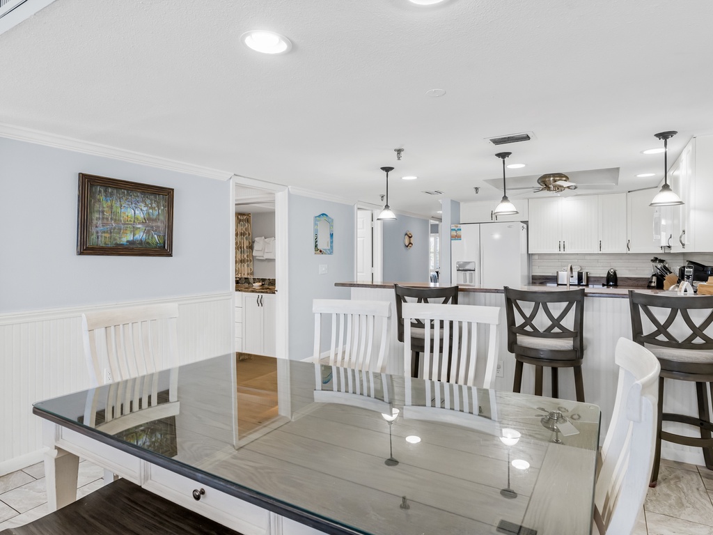 JC Resorts Sand Dollar 407 Dining Room Indian Shores-2(2048 Pixels)14