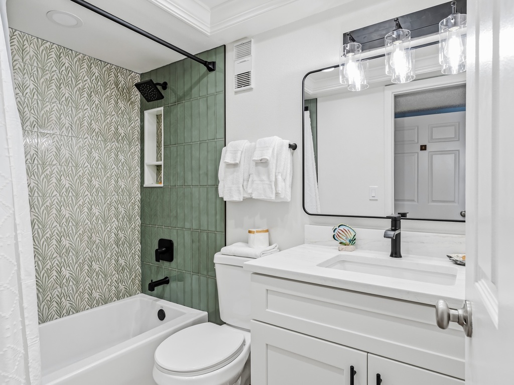 JC Resorts Sand Dollar 511 Bathroom 1 Indian Shores-1(2048 Pixels)27