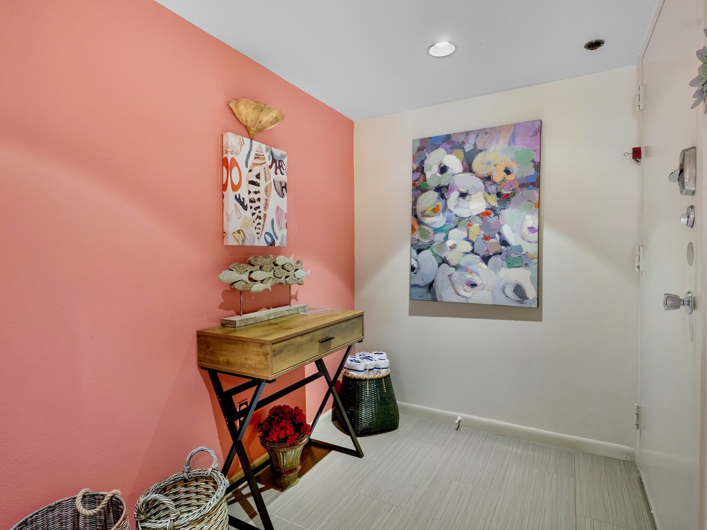 Charming entrance with decoration