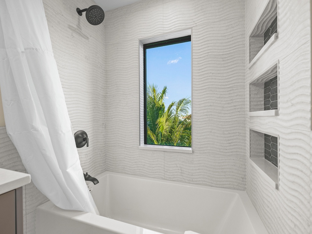 Fifth Bedroom, Ensuite Bathroom