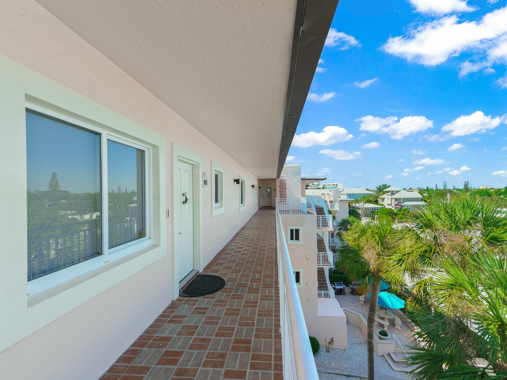 Sunset Royale - Tropical Sands Accommodations