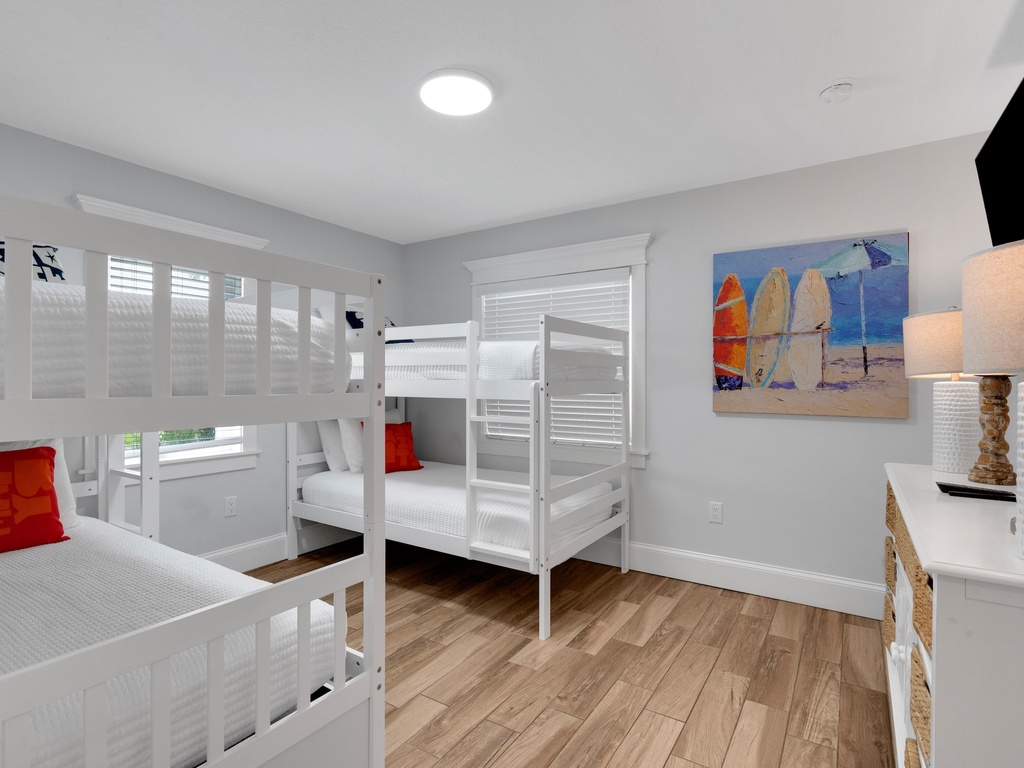 Eighth Bedroom, Two Twin/Twin Bunks