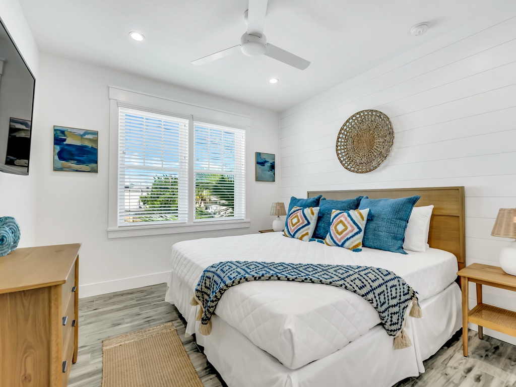 Additional Bedroom - King