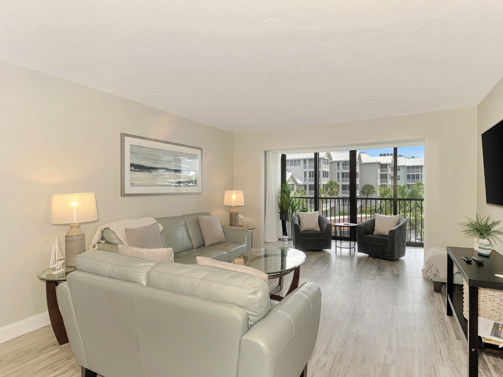 Harbor Towers 317