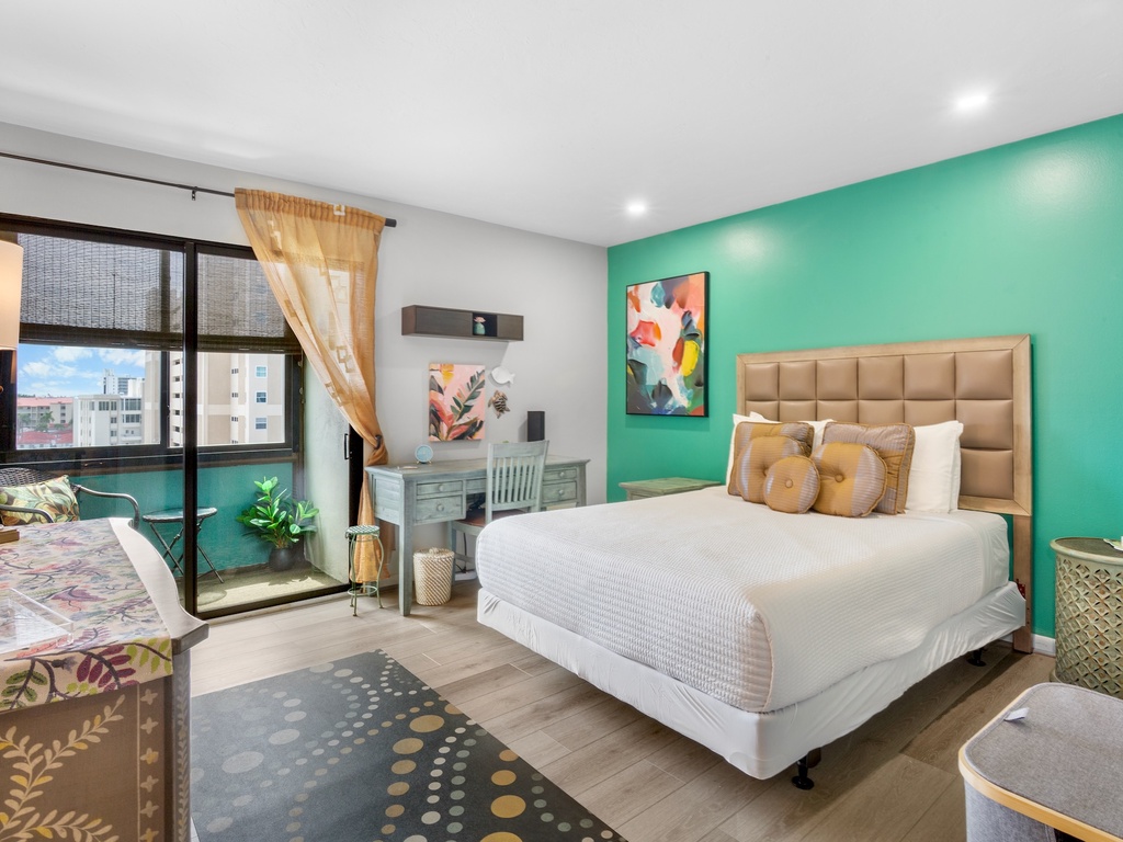Second Bedroom, Queen