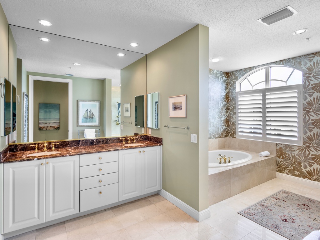 Primary Bathroom, Ensuite