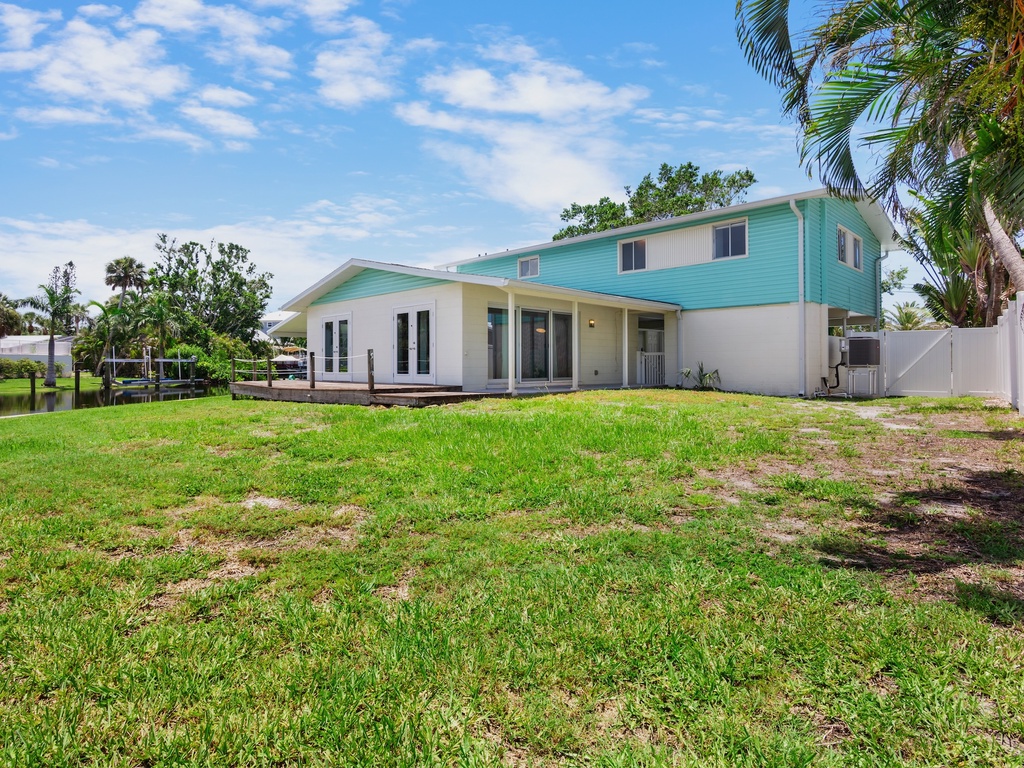 Leona Breeze by Tropical Sands Accommodations