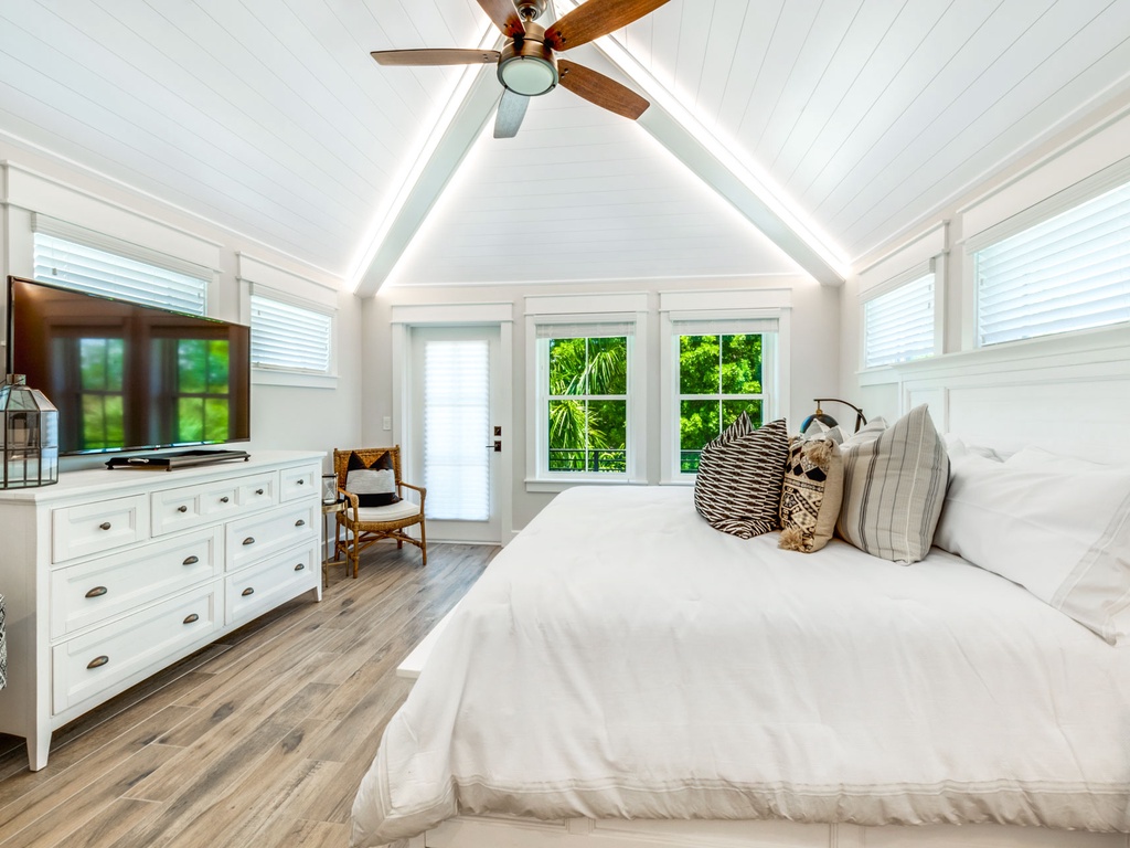 Primary Bedroom (3rd floor), King bed