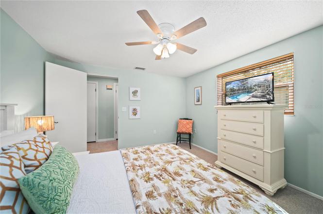 Third Bedroom, Queen bed