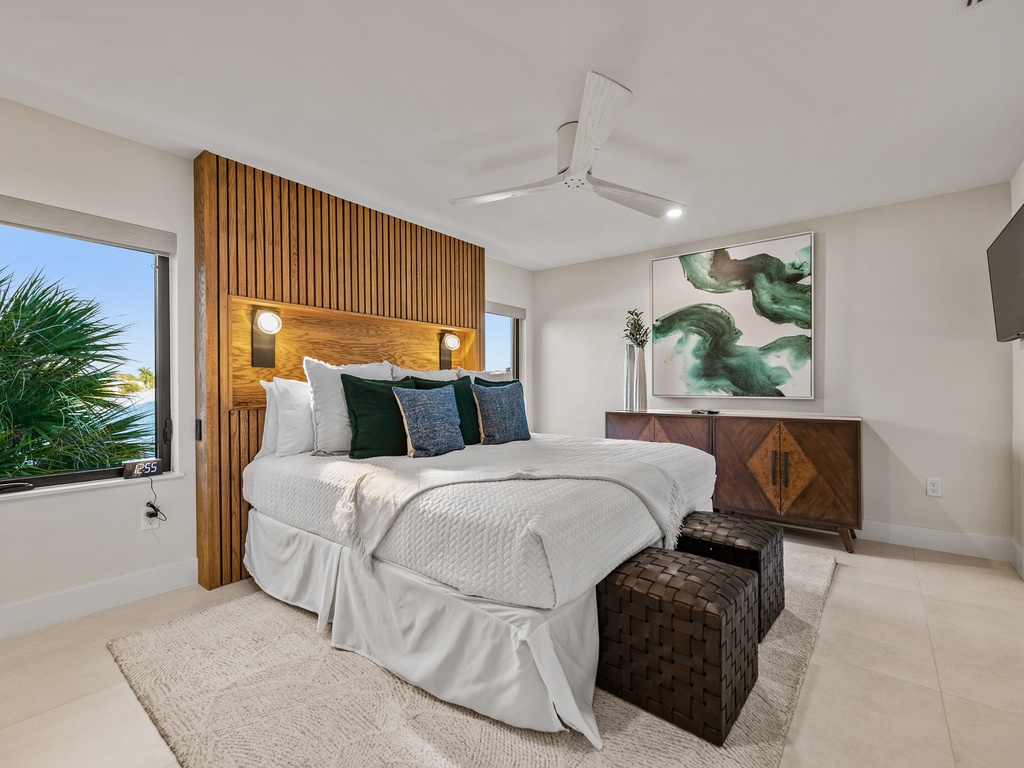 Second Bedroom, King Bed