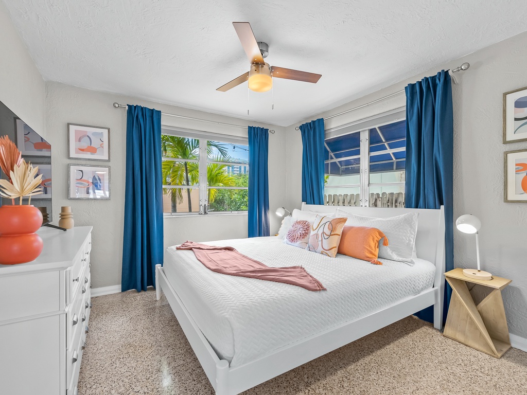 Fifth Bedroom (Second Cottage), King bed