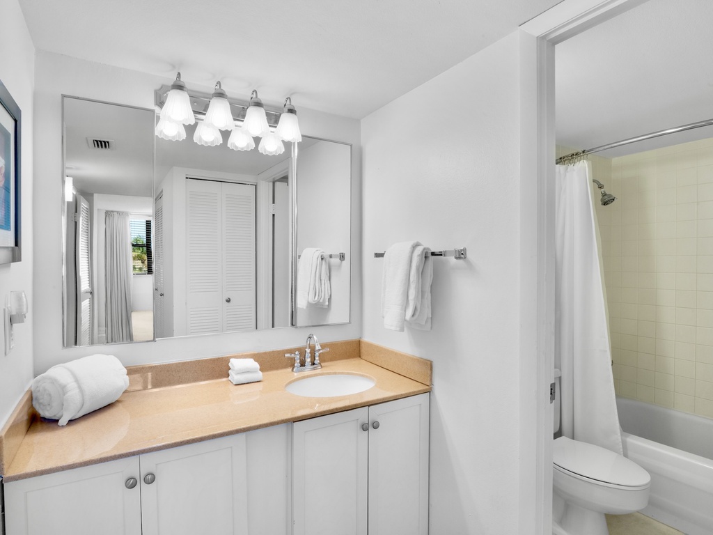 Harbor Towers Unit 525 by Tropical Sands Accommodations