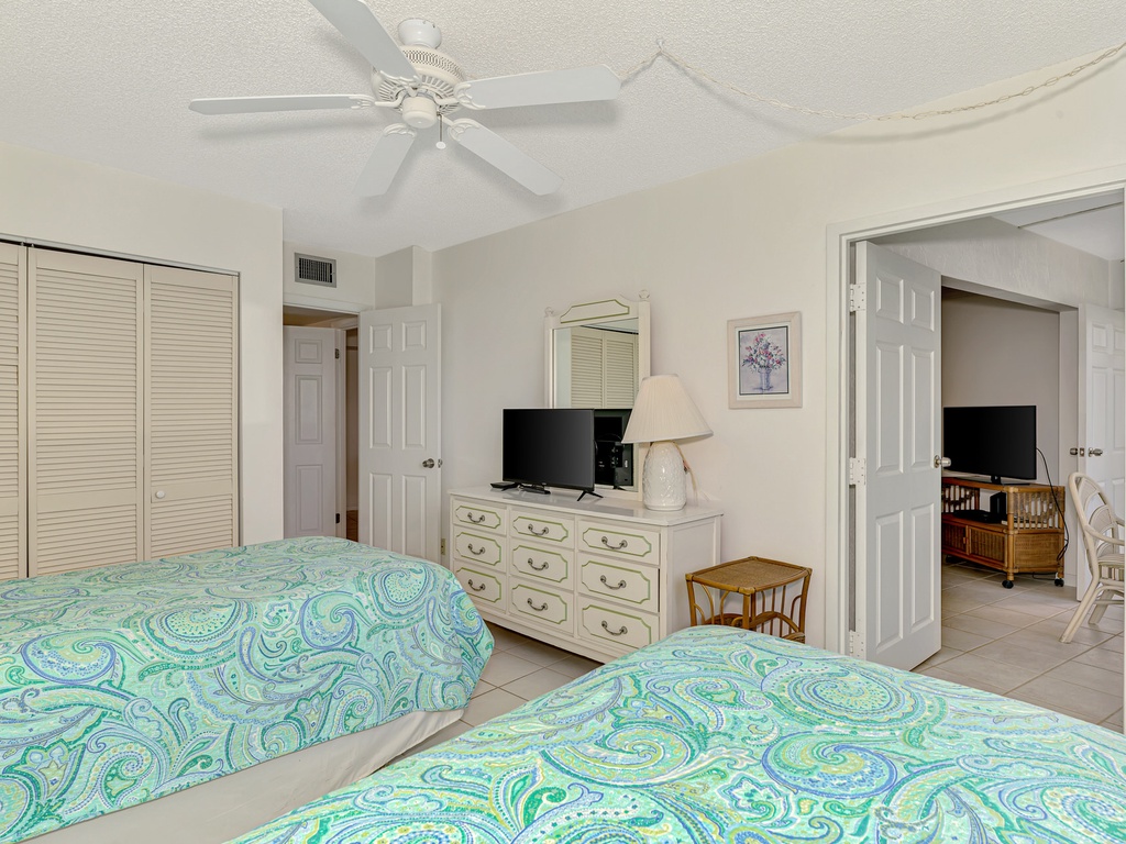 Second Bedroom, Two Twin beds