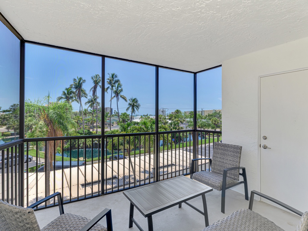 Screened-in Balcony