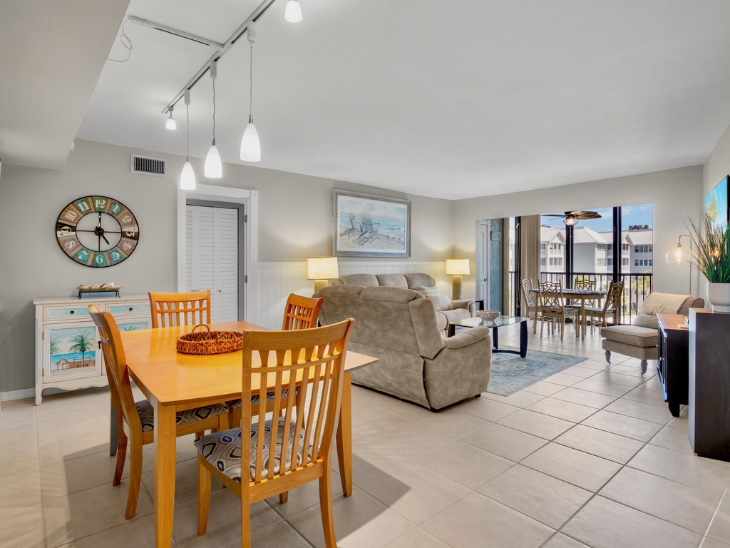 Harbor Towers 415