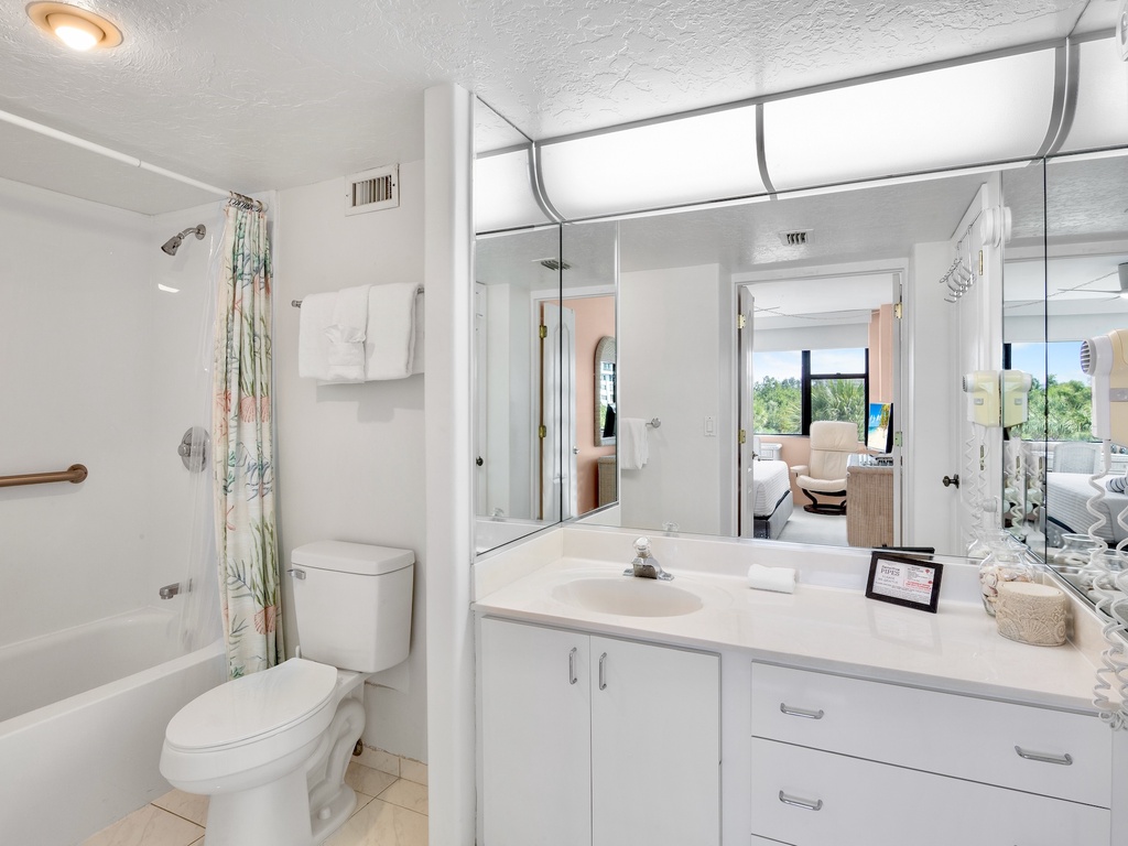 Harbor Towers Unit 303 by Tropical Sands Accommodations